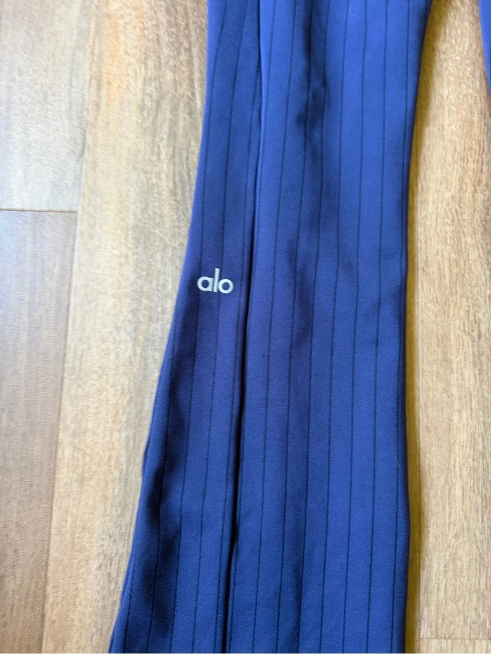 ALO Yoga High-Waist Pinstripe Zip-It Flare Leggings in Navy Small